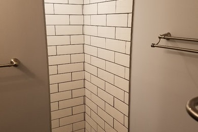 Example of a minimalist bathroom design in Other