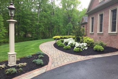 Inspiration for a mid-sized craftsman landscaping in Boston.