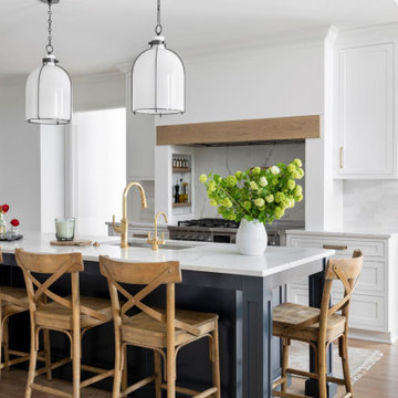 Beautiful Kitchen with Large Island