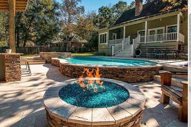 Outdoor Fire Pits and Kitchens