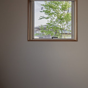 校舎がみえる小さな家