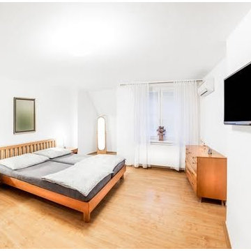 Aravon Ct. Guest Bedroom