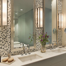 Bathroom wall sconce