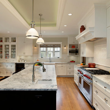 Perimeter Cabinetry Creates Bountiful Storage Space