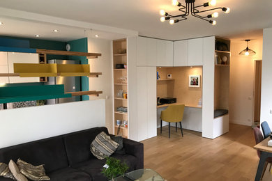 Cette image montre une salle de séjour design.