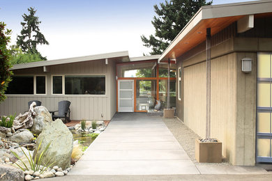 Modern two-story house exterior idea in Seattle