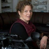 Deirdre Fishel's photo