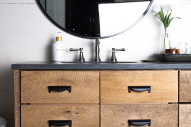 Inspiration for a country bathroom remodel in Atlanta