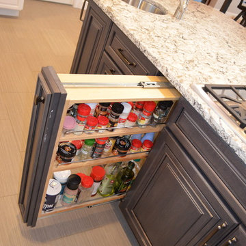 Transitional New Constrn. Kitchen w/ Chantilly & Pebble with Black glaze Island