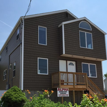 Lindenhurst Siding - Canyon Drift Shakes with Windows