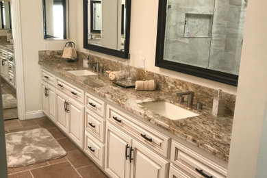 Example of a transitional bathroom design in Los Angeles