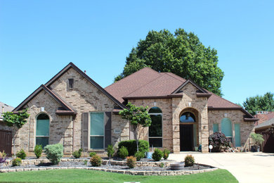 Example of an exterior home design in Dallas