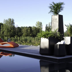 Qui est Paul? - Outdoor Chaise Lounges