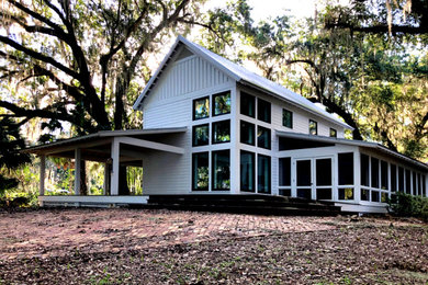 Cottage porch idea in Jacksonville