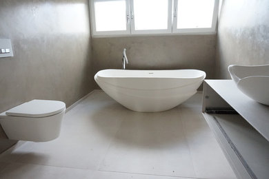 Esempio di una stanza da bagno minimalista