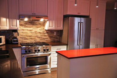 Minimalist kitchen photo in Los Angeles