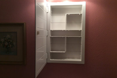 Example of a minimalist bathroom design in San Francisco