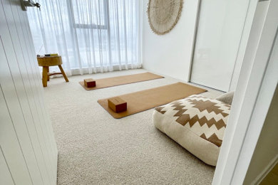 Inspiration for a beach style home yoga studio in Gold Coast - Tweed with carpet.