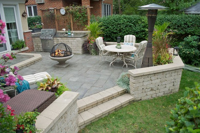 Example of a minimalist patio design in Chicago