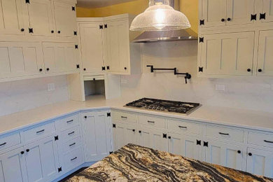 Example of a farmhouse kitchen design in Chicago