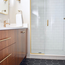 Upstairs guest bathroom