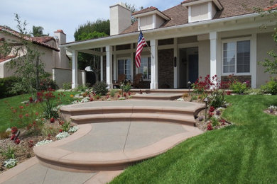 Design ideas for a traditional landscaping in Orange County.