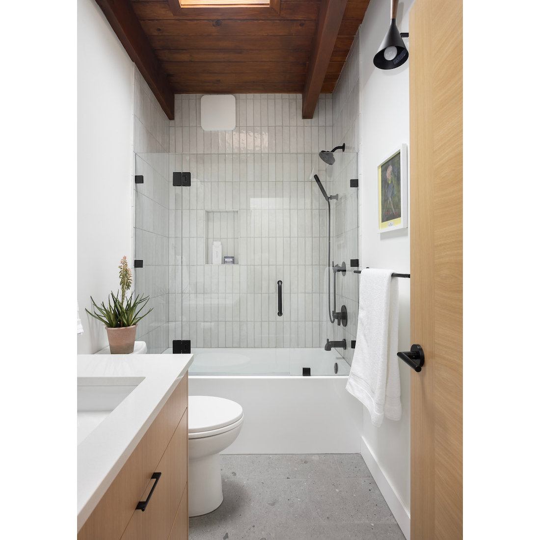 Modern Calm Bath