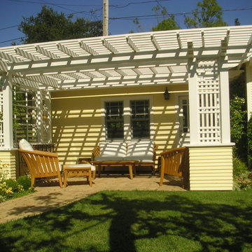 Bungalow garden structure