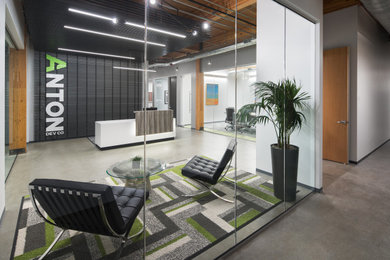 Photo of a modern home office in Sacramento.