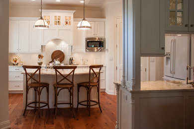 Inspiration for a timeless kitchen remodel in Miami