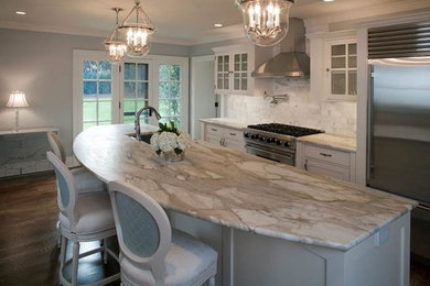 Kitchen - mid-sized traditional galley kitchen idea in Seattle with an island