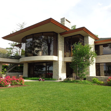 Lakeside Home Integrated with Luxury Technology
