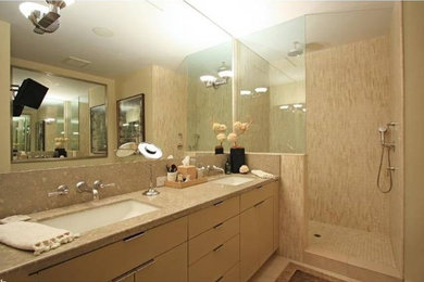 Example of a transitional bathroom design in Los Angeles