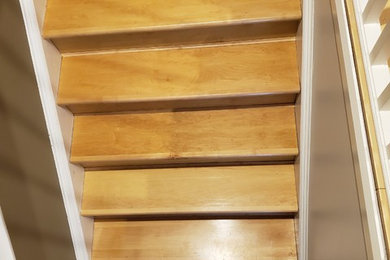 Minimalist staircase photo in Toronto