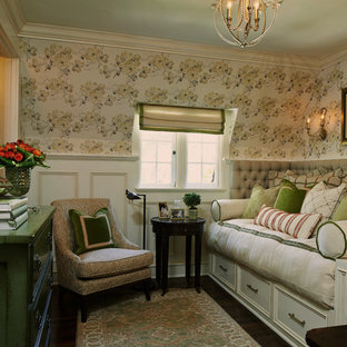 Esempio di un piccolo soggiorno tradizionale