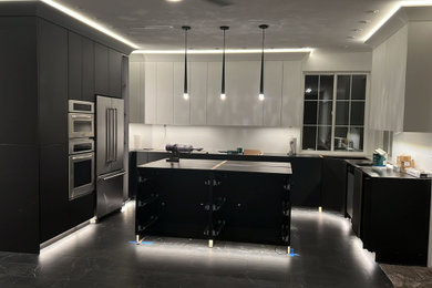 Example of a kitchen design in Los Angeles