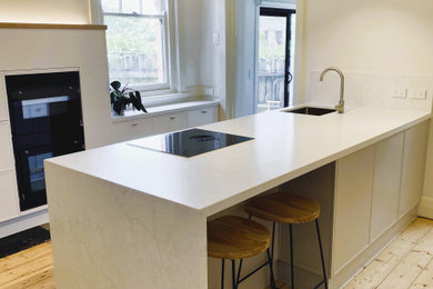 Midcentury kitchen in Melbourne.