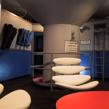 Houzzツアー：ミサイル用サイロをリノベして住宅に