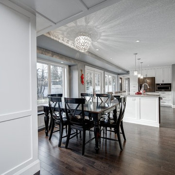 Entry into dining & kitchen area.
