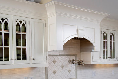 Inspiration for a craftsman home design remodel in New York