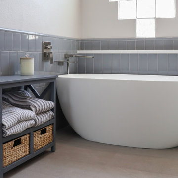 Open Layout Main Bathroom