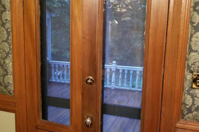 Entryway - victorian entryway idea in New York