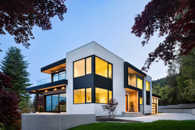 Exterior home idea in Vancouver