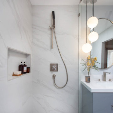 Relaxing Modern Bathroom