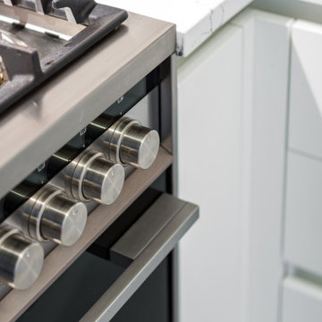 A Compact, Elegant Chicago Kitchen