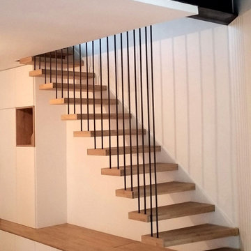 Escalier flottant acier et bois