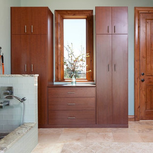 デンバーのトラディショナルスタイルのおしゃれなランドリールームの写真