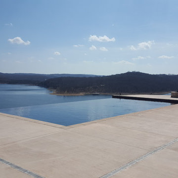 Blue Eye Missouri Vanishing Edge Pool