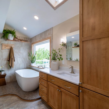 Woodwork master bathroom