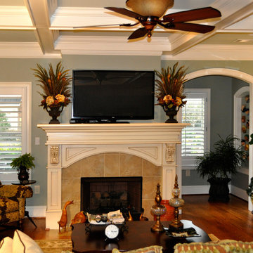 Updated Interior Living Room / Dining Room & Kitchen with Faux Painted Cabinets